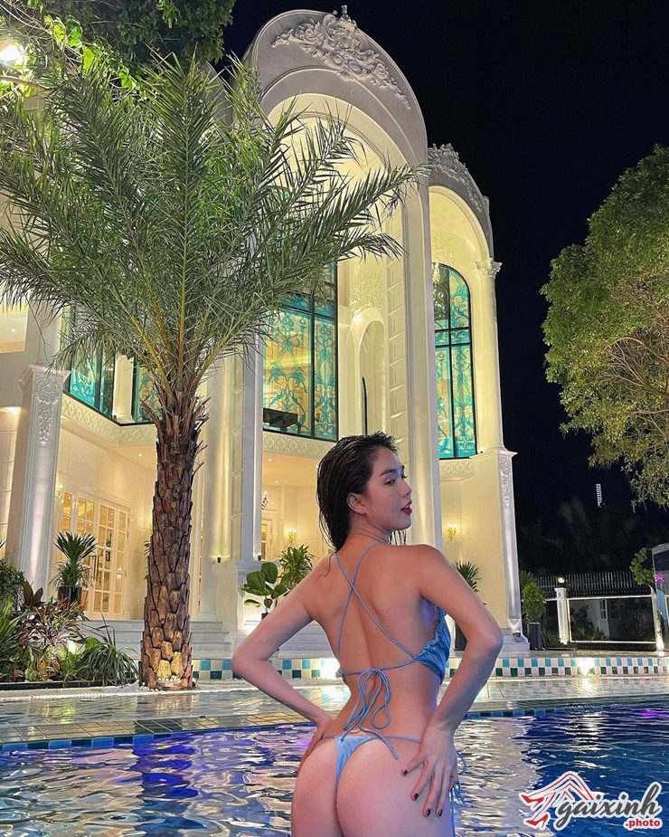 Ngoc-Trinh-Nude-Bg ngọc trinh nội y