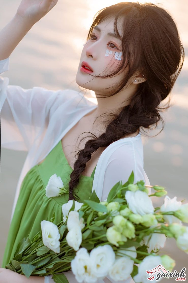 Vú Quỳnh Alee ngực quỳnh alee