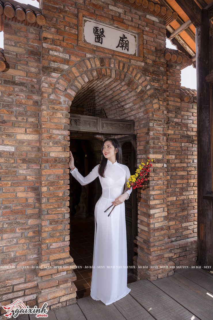 Người Mẫu Áo Dài Siêu Mỏng ngắm người mẫu áo dài trắng siêu mỏng