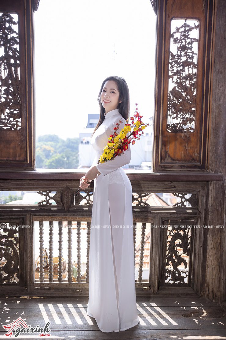 Người Mẫu Áo Dài Siêu Mỏng ảnh người mẫu áo dài trắng siêu mỏng gợi cảm