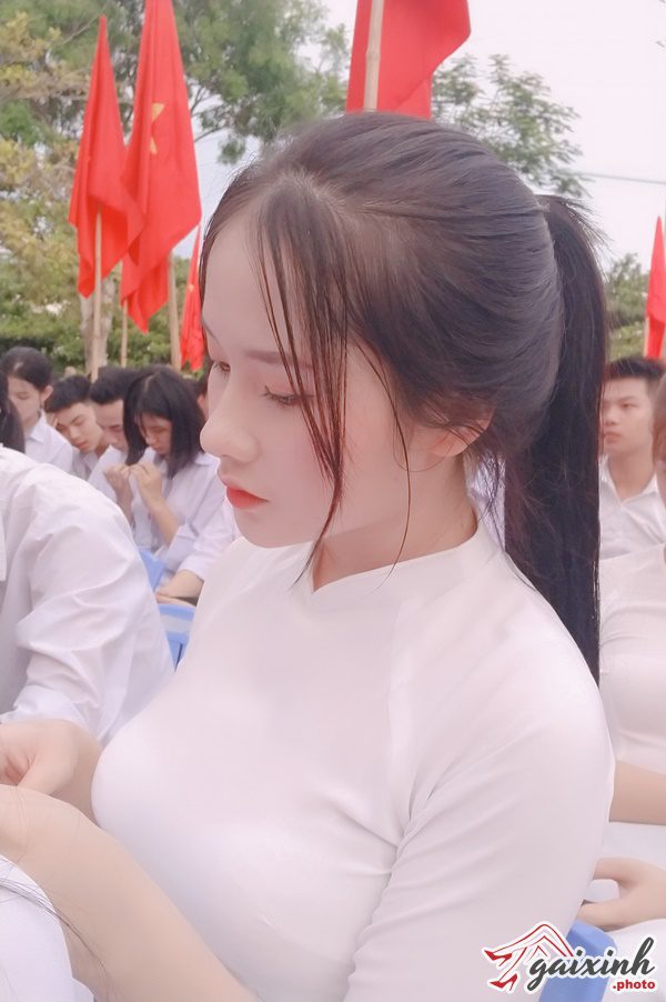 Người Con Gái Đẹp Mặc Chiếc Áo Dài hình ảnh gái xinh mặc áo dài