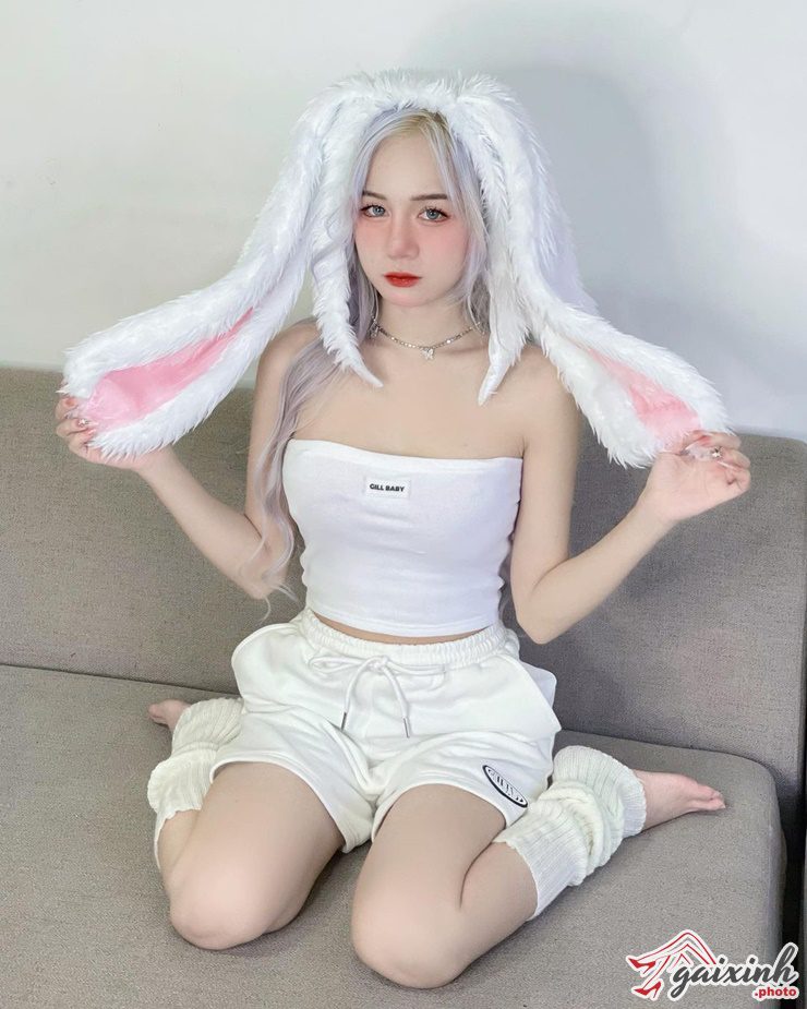 phan hoang thien thy 08