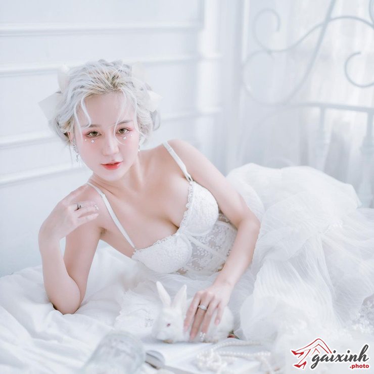 phan hoang thien thy 09