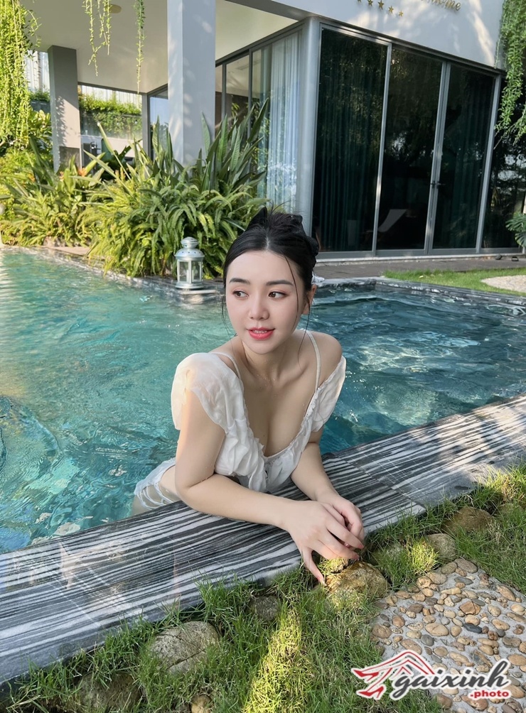 quynh kool mac bikini