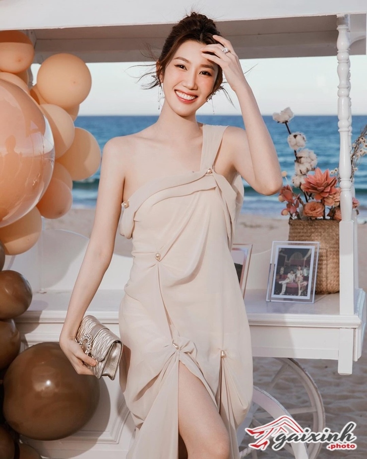 thuy ngan bao nhieu tuoi