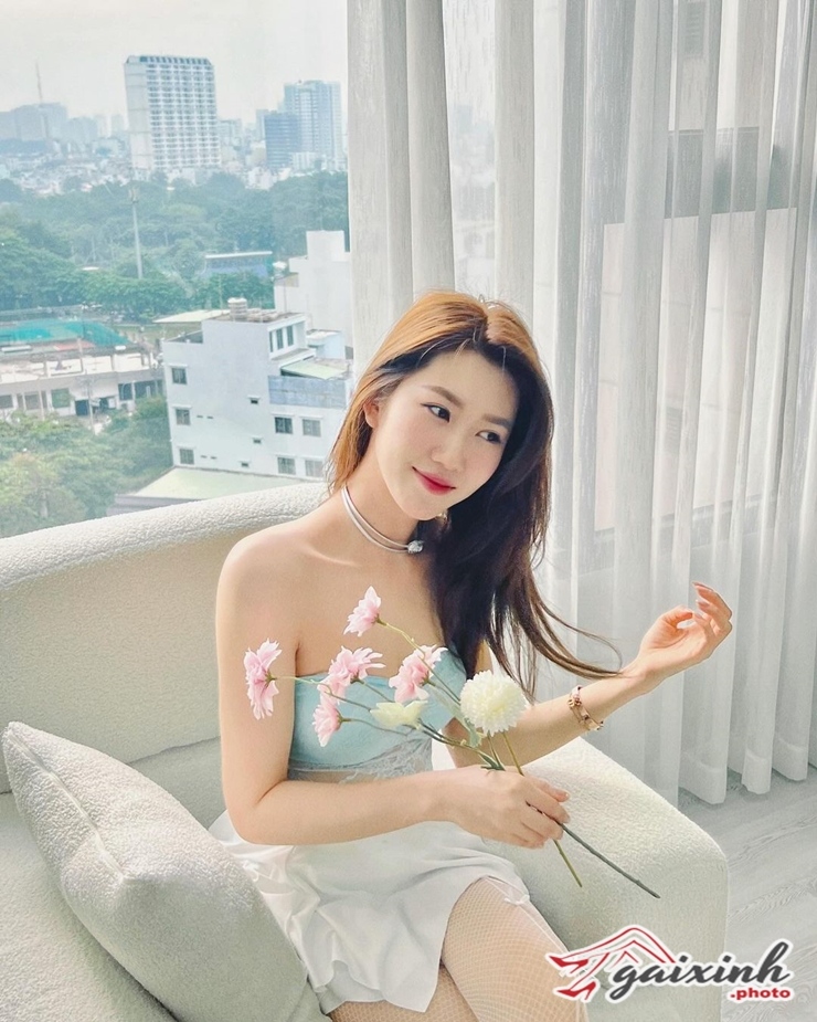 thuy ngan sinh nam bao nhieu