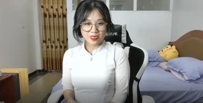 Danh tính nữ sinh làm chuyện người lớn trên stream
